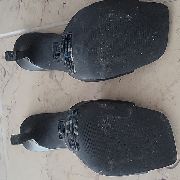 Slip on Heels - Picture 4 of 5